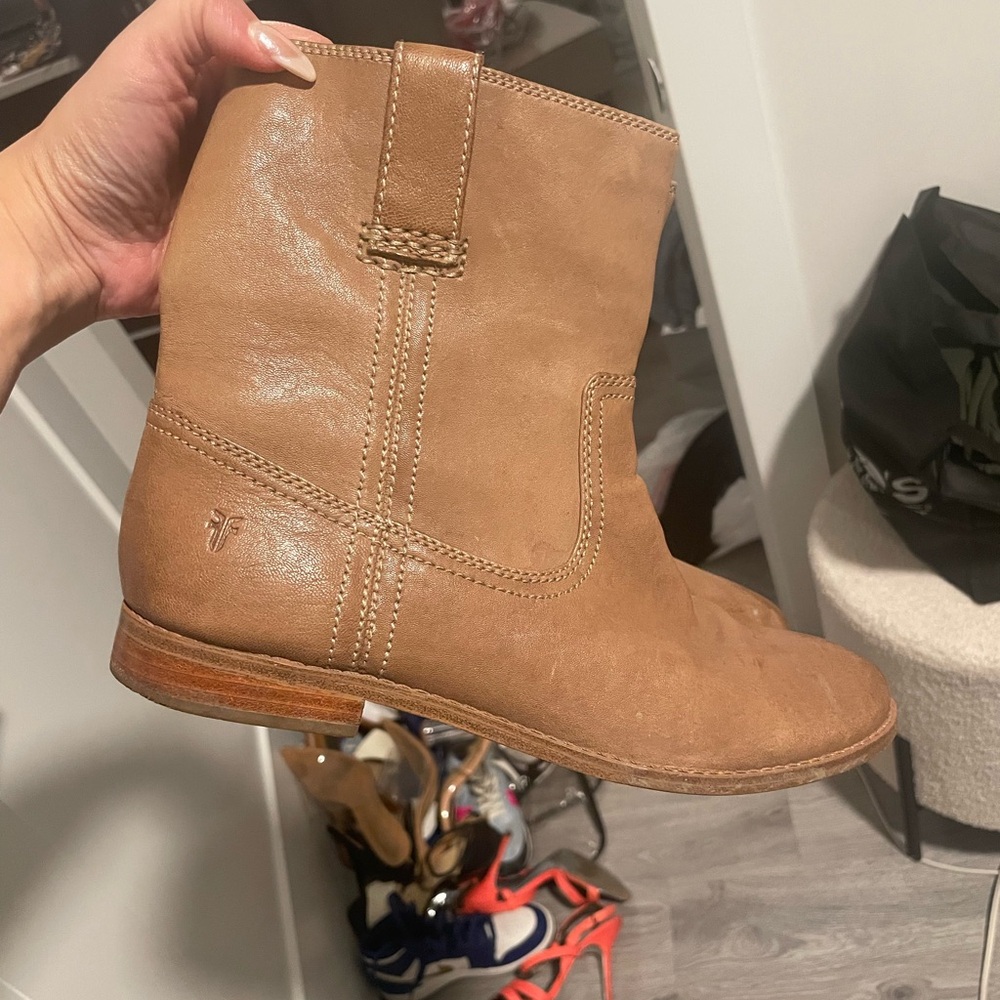 Frye ** Anna Shortie Boot** Light Brown Leather Boots